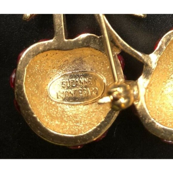 Vintage Signed Suzanne Bjontegard Faux Ruby Red Cherries Brooch FLAW - Picture 9 of 10